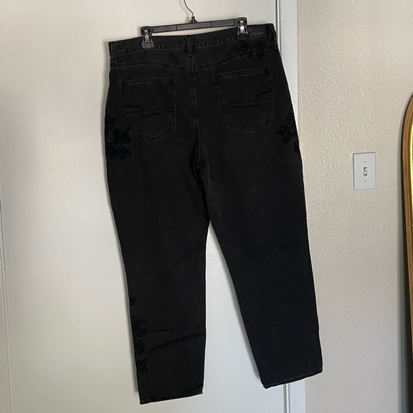 NWT AE Mom jeans - Picture 2 of 4